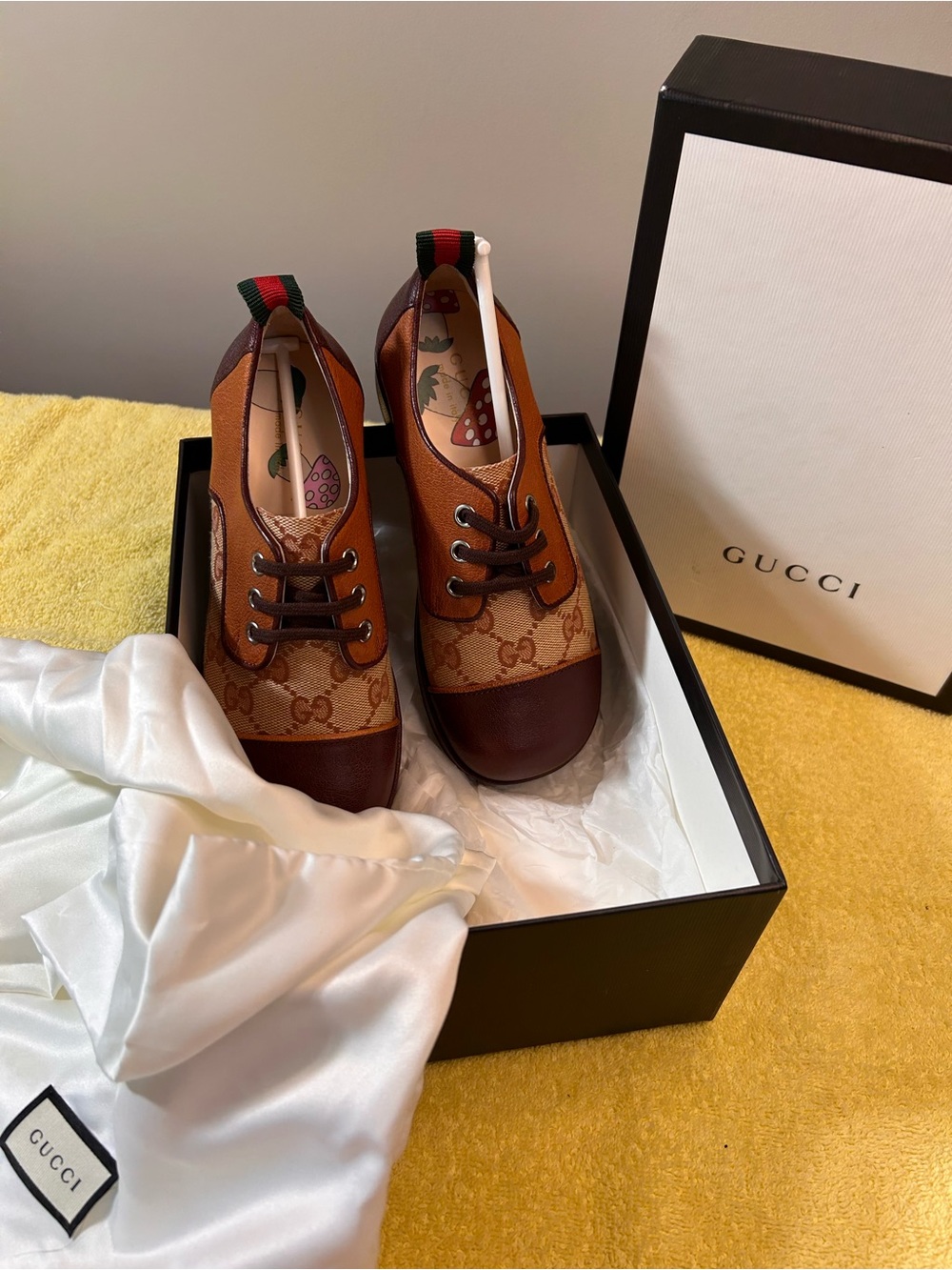 Gucci Kids Tan & Brown GG Canvas Leather Lace-Up Shoes - Picture 5 of 9